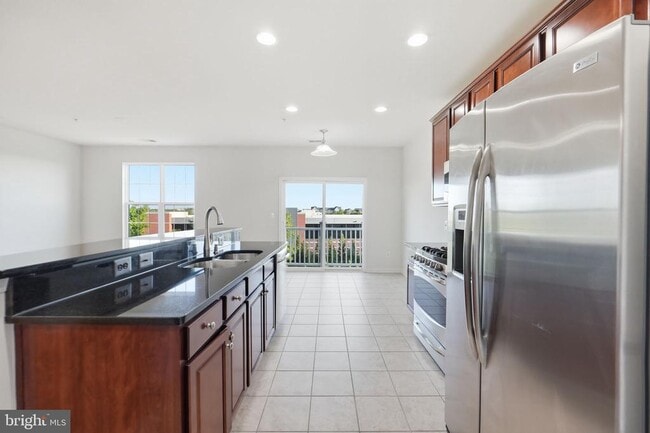 Building Photo - 43849 Kingston Station Terrace