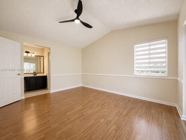 Building Photo - 854 San Remo Dr