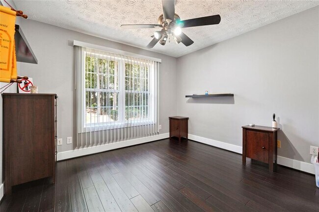 Building Photo - 3941 Pine Gorge Ct NE