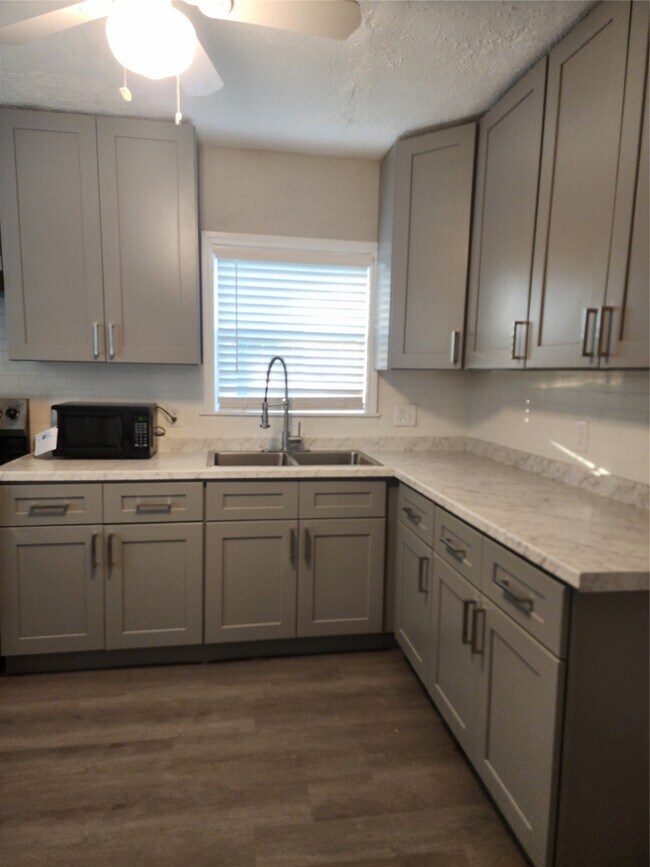 Building Photo - 4526 Kingsbury St