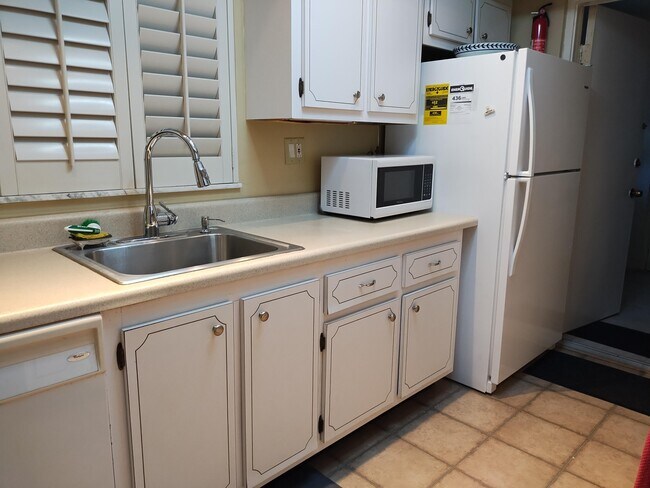 Building Photo - 5500 Old Ocean Blvd