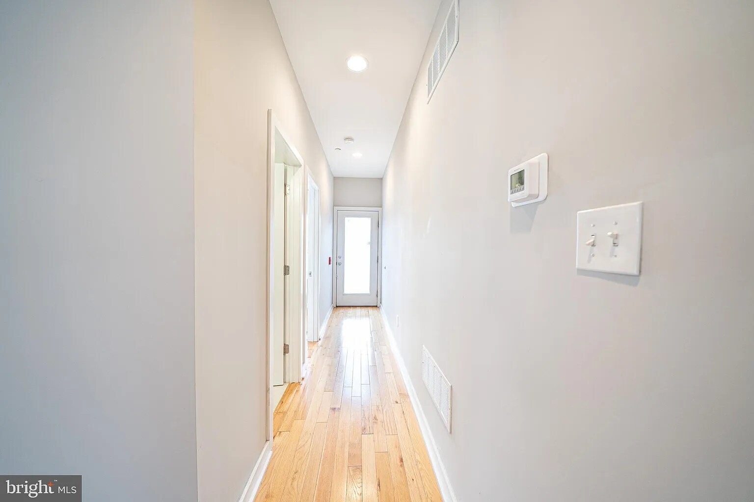 Building Photo - 706 N 7th St