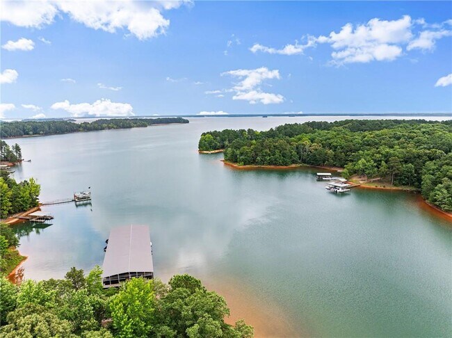 Building Photo - 151 S Pointe Dr