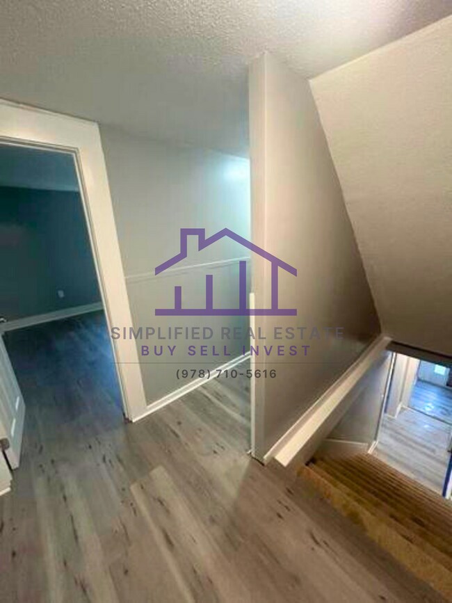 Building Photo - 418 River St