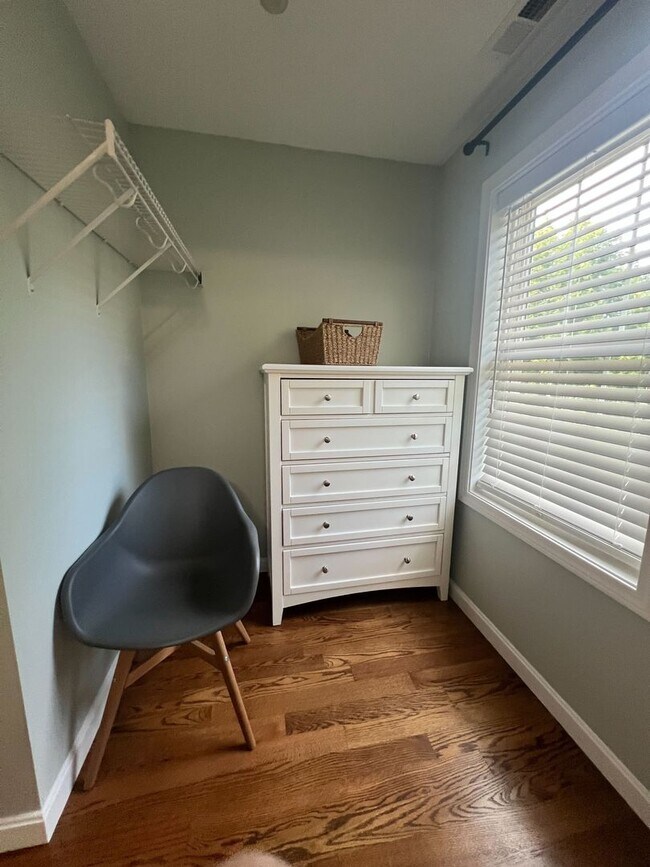 Building Photo - Charming 3-Bedroom Home with Modern Comfor...