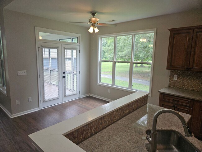 Building Photo - Spacious Hiram House on 1.37 Acres