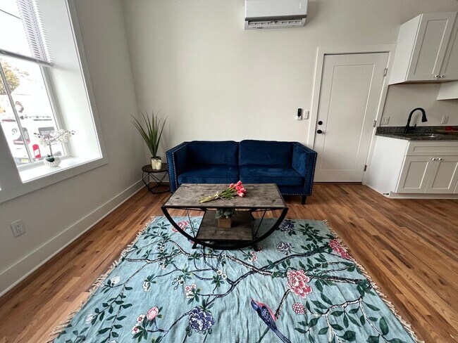 Building Photo - 106 E Broad St