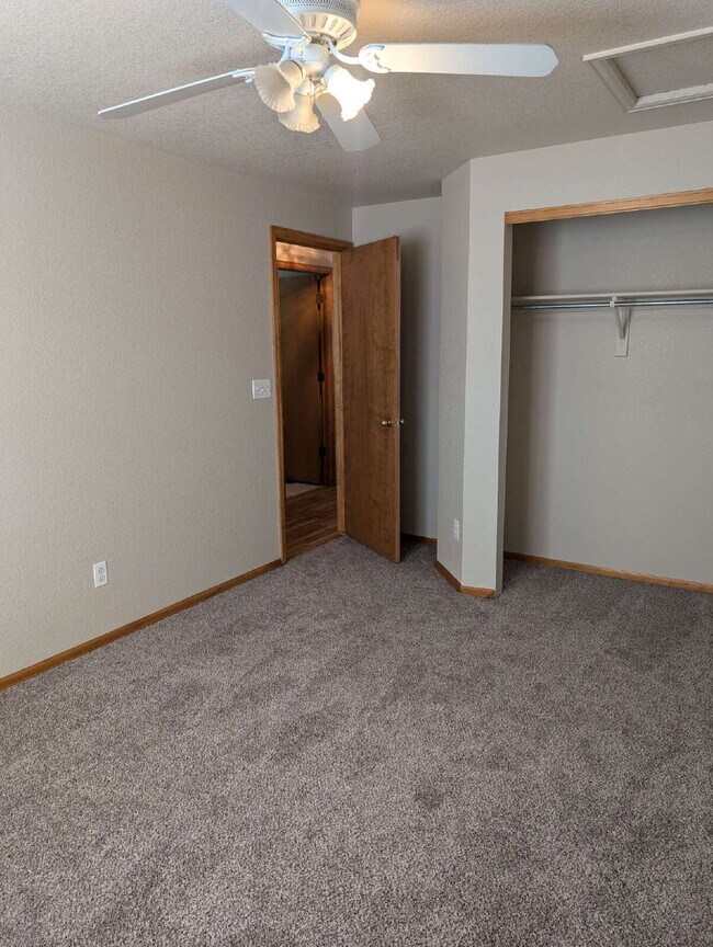 Building Photo - Spacious 4-Bed, 3-Bath Home for Rent in Be...