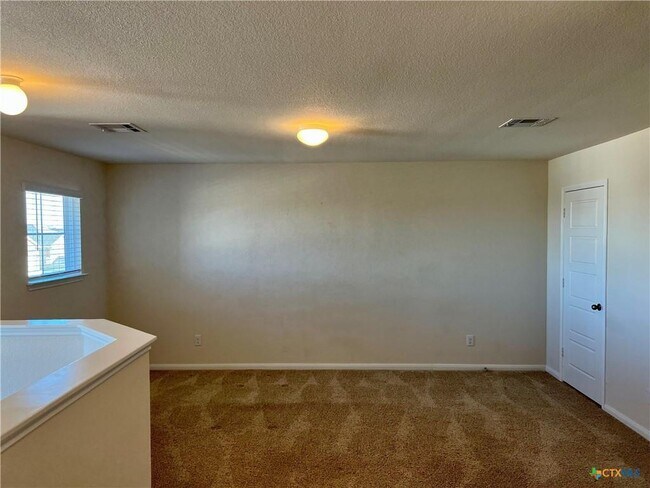 Building Photo - 533 Summersweet Rd