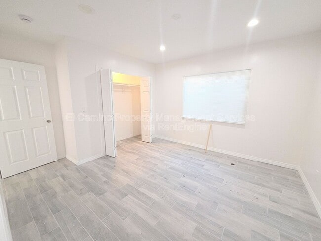 Building Photo - 4064 E 60th St