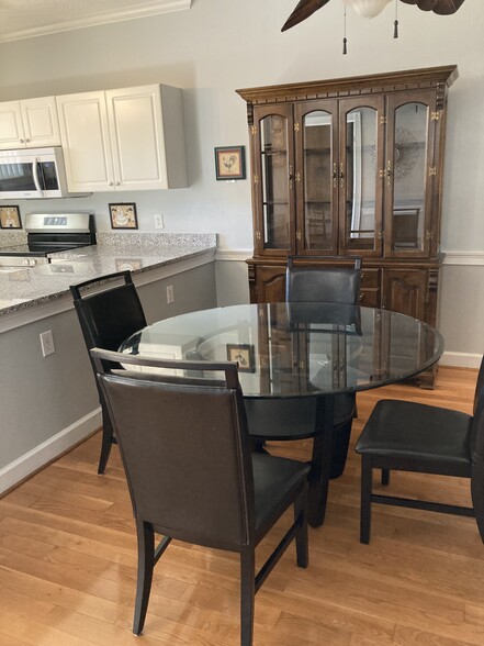 Building Photo - 4241 Hibiscus Dr