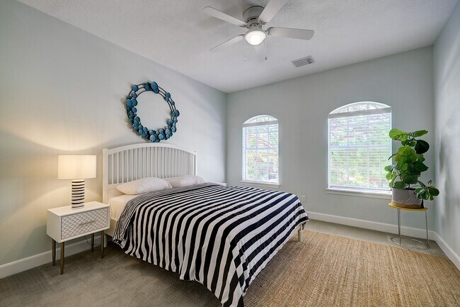 Building Photo - 18902 Mountain Spring Dr