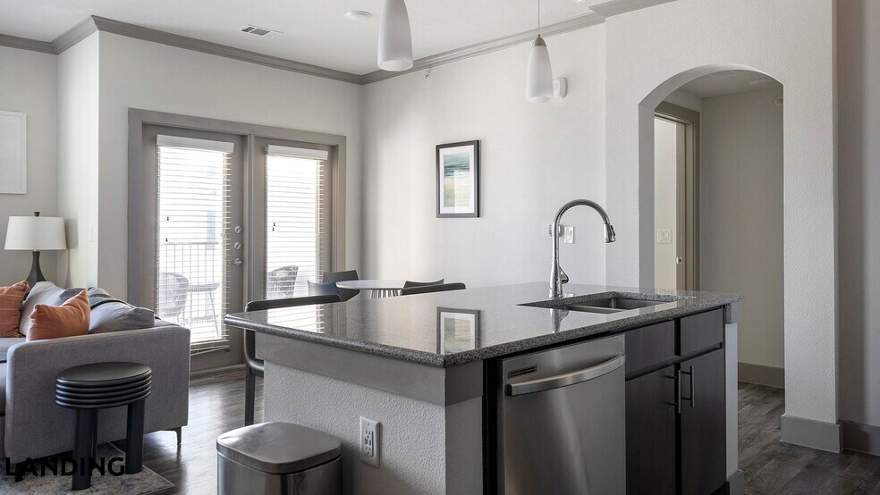Building Photo - 12500 Shadowglen Trce
