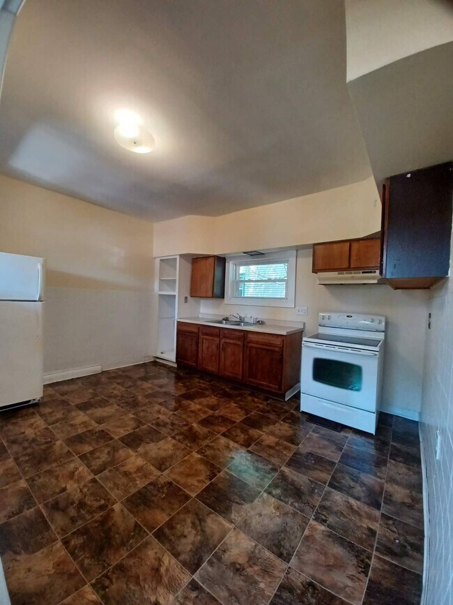 Building Photo - 119 N Longwood St