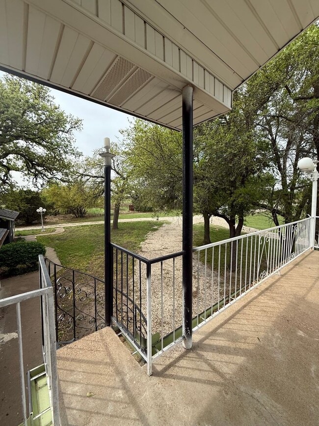 Building Photo - COMING SOON 4/2 with Acreage & BONUS SPACE