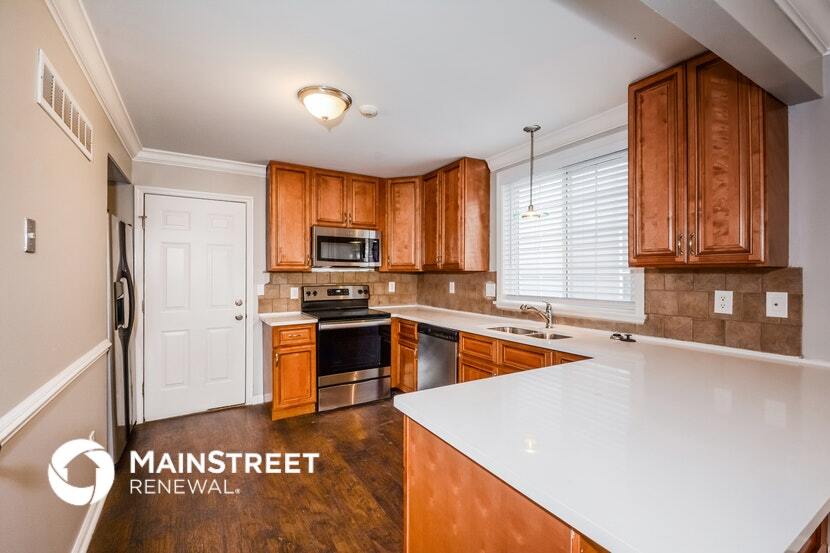 Building Photo - 2345 Hunters Crest Dr