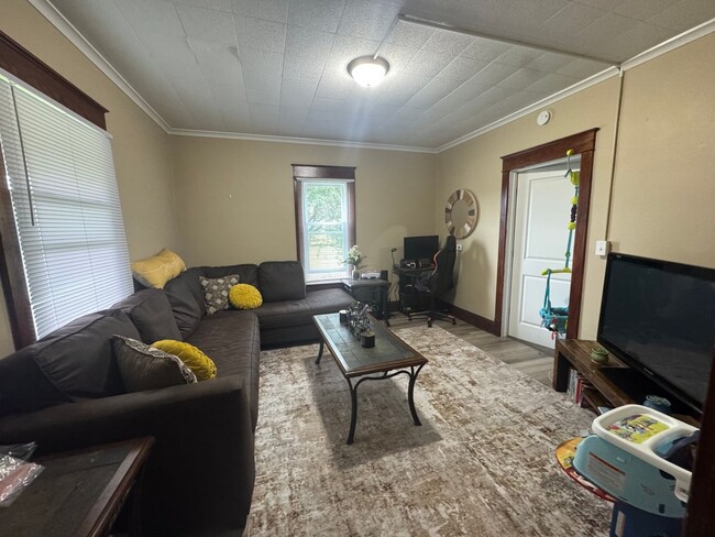 Building Photo - !3 Bedroom in Moline Ready August 1st!