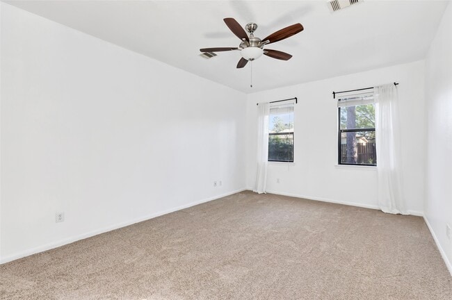 Building Photo - 16942 Lake Willowby Ln