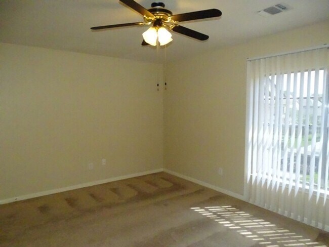 Building Photo - 5907 Deer Lake Dr