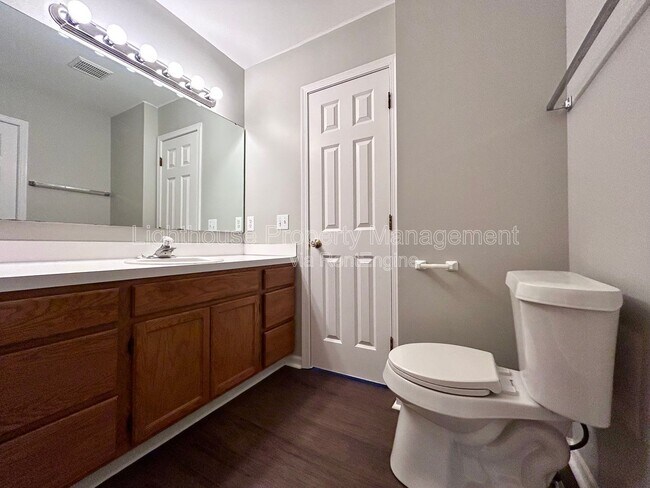 Building Photo - 2104 Shiloh Point SE