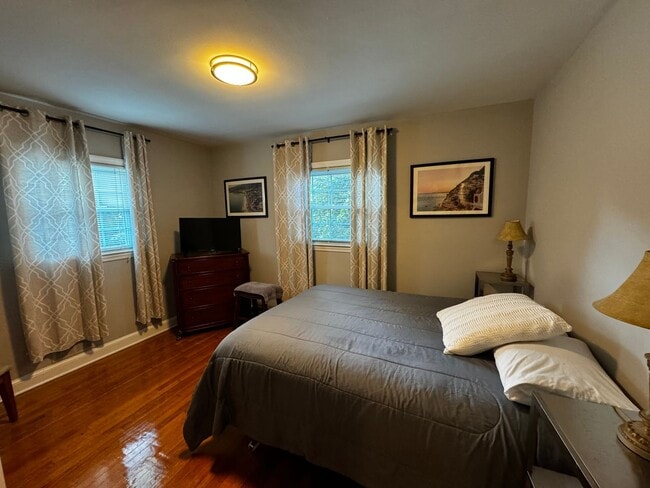 Building Photo - Spacious Furnished 4BR Home with Prime Location Near Marymount and Metro