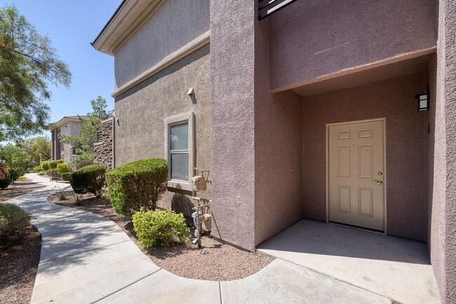 Building Photo - SUMMERLIN 1ST FLOOR - 2 BEDROOM + Den W/ 3...