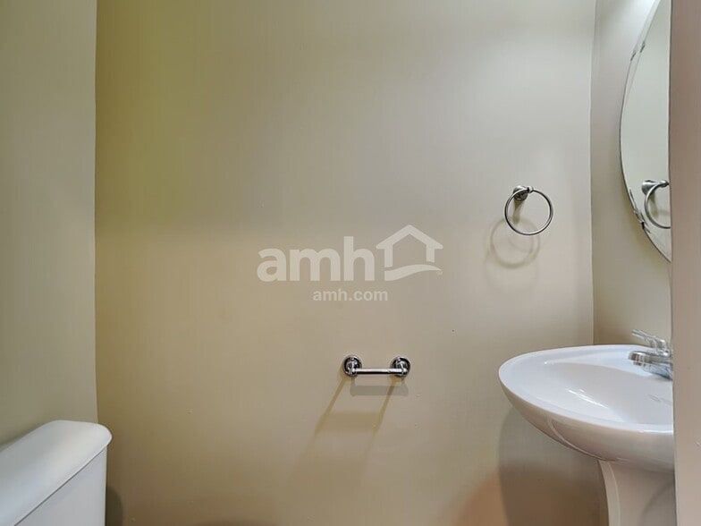 Building Photo - 15 Woodsong Ct