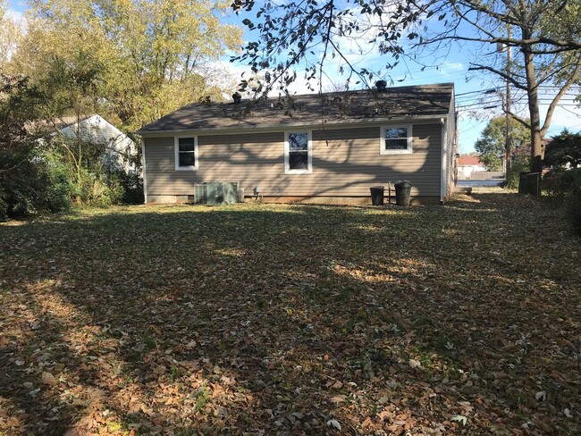 Building Photo - 3 Bedroom Home For Rent Near Post!