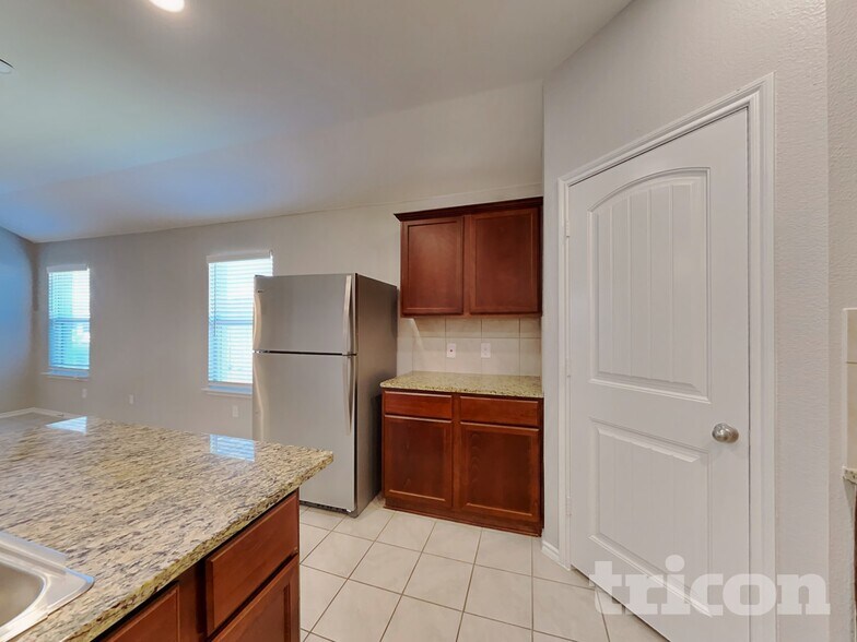 Building Photo - 957 Newby Ln