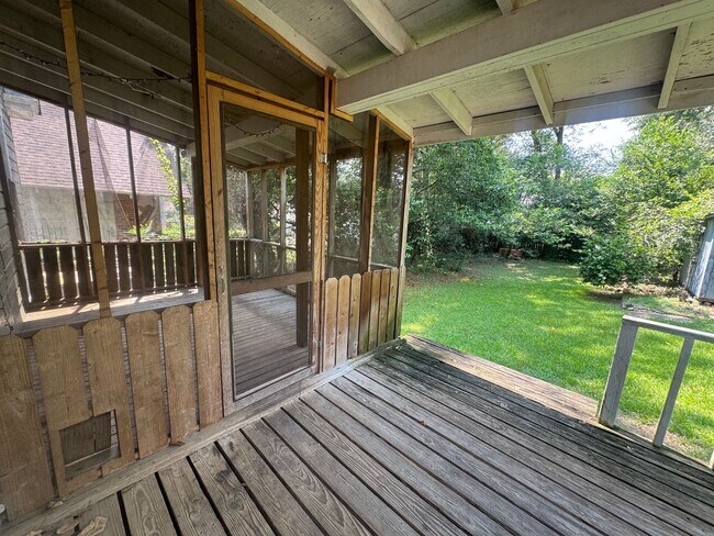 Building Photo - Four Bedrooms in The Garden District