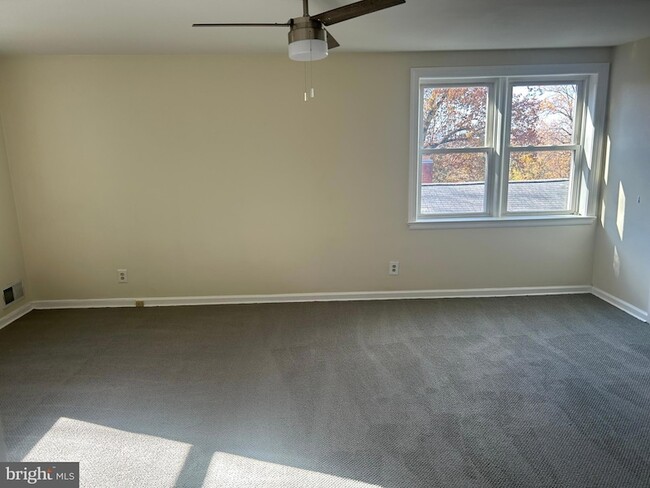 Building Photo - 3013 Nash Pl SE