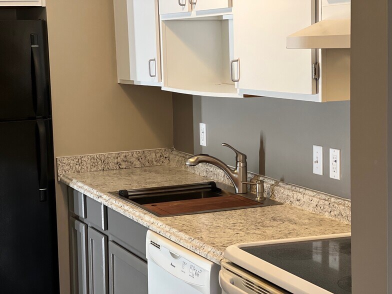 Kitchen - 339 Willowbrooke Dr