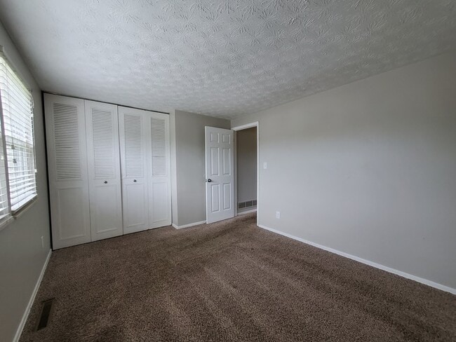 Building Photo - 5113 Sedalia Dr
