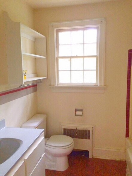 Building Photo - 114 Howard Dr