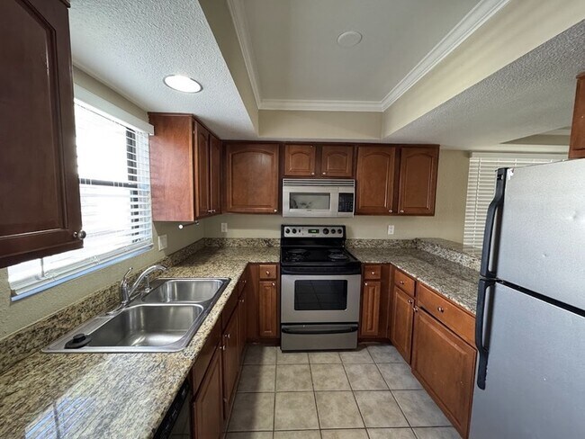 Building Photo - 3420 W Danbury Dr