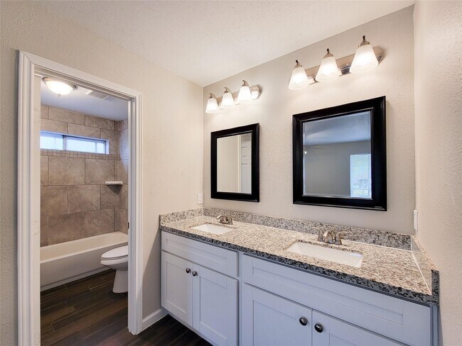 Building Photo - 5107 Prairie Creek Dr