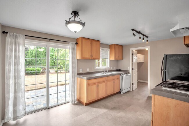 Building Photo - 956 NW Donelson St