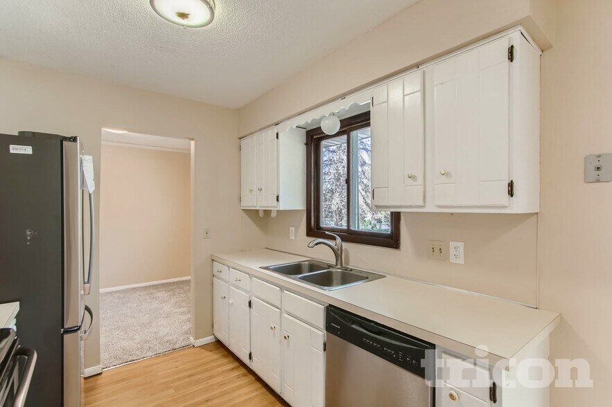 Building Photo - 13101 Thomas Ave