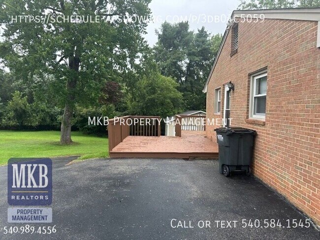 Building Photo - 745 Kenyon Rd