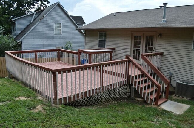 Building Photo - 5928 Rolling Ridge Dr