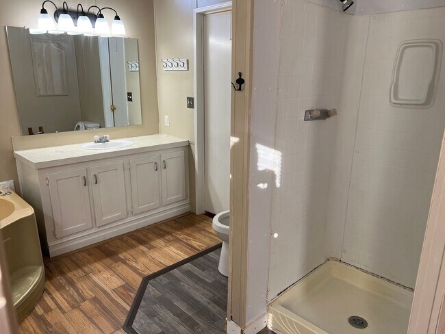 Building Photo - In the KEYS ... Open Floor plan 3 bedroom 2 bathroom