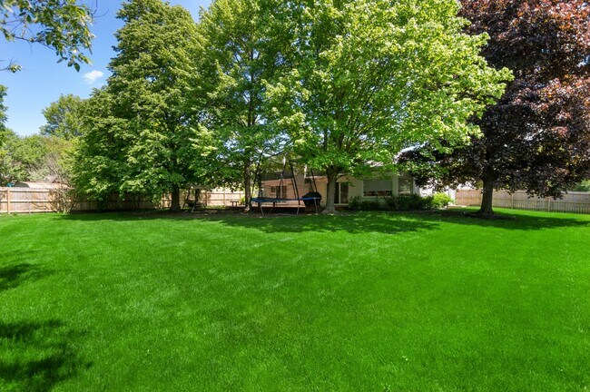 Building Photo - 2230 White Oak Dr