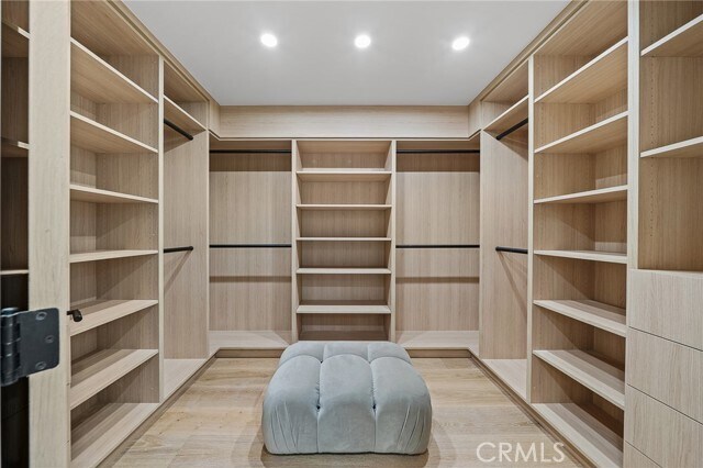 Building Photo - 5157 Woodley Ave