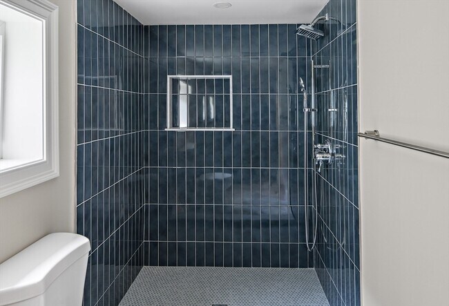 Building Photo - 206 Byron St