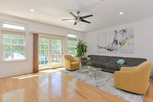 Building Photo - 10 Lupine Rd