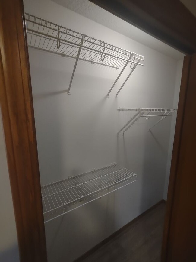 Building Photo - Large One Bedroom