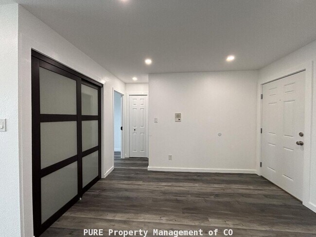 Building Photo - Updated 1 bedroom/1 bath condo!!