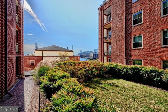 Building Photo - 960 Fell St