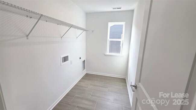 Building Photo - 15918 Parkside crossing Dr
