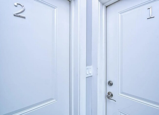 Building Photo - 824 I St NE